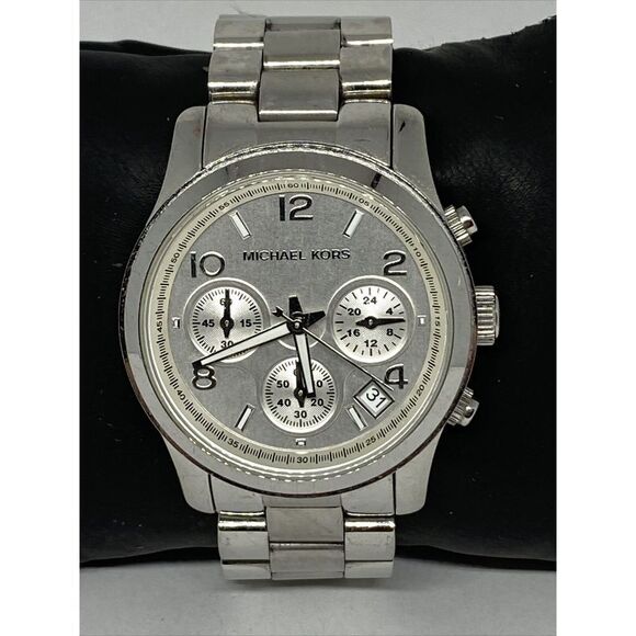 Michael Kors Runway MK5076 Womens Silver Stainless Steel Analog Dial Watch MP320 - Picture 2 of 12